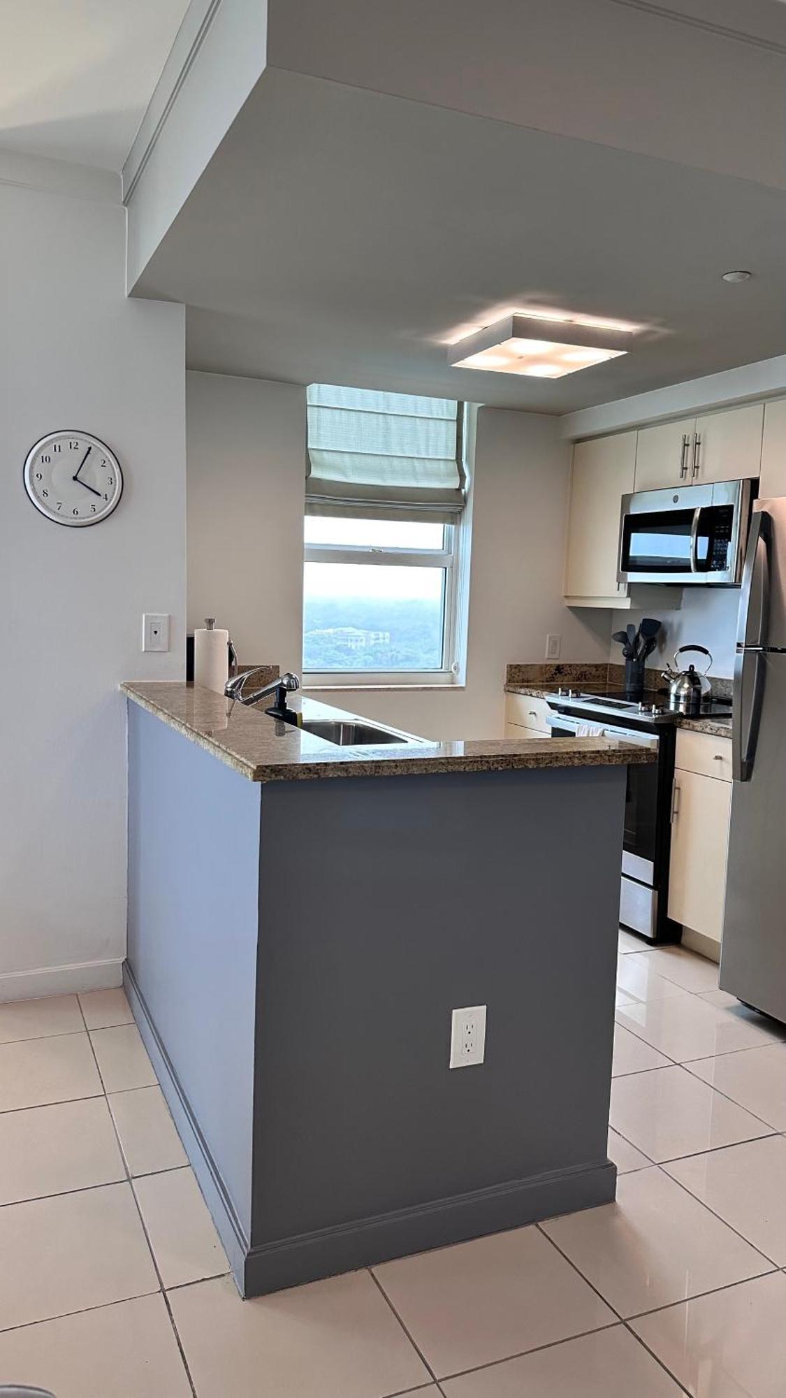 Breathtaking Direct Bay Views 2 Bedroom With Parking Appartamento