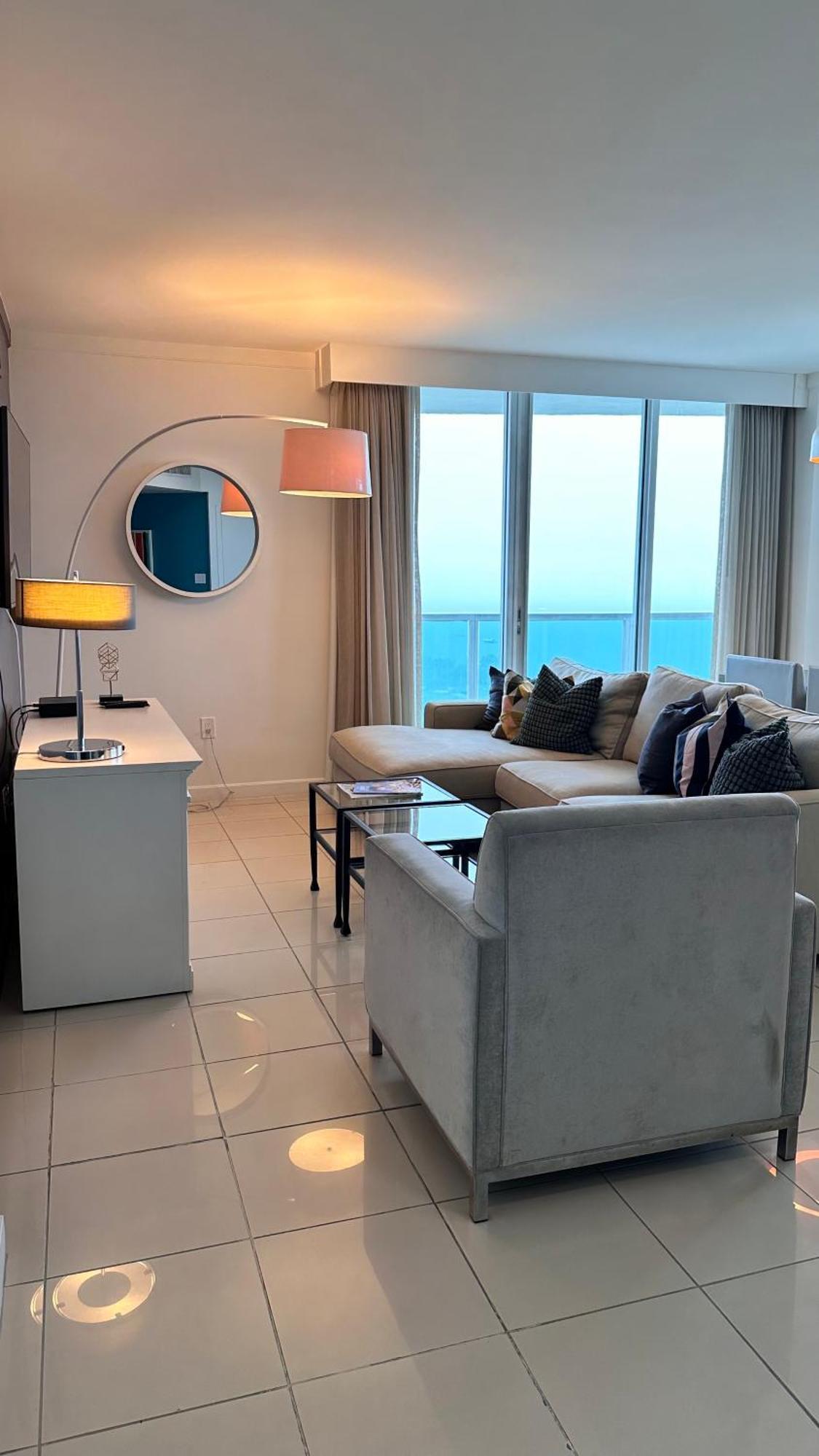 Breathtaking Direct Bay Views 2 Bedroom With Parking Appartamento *