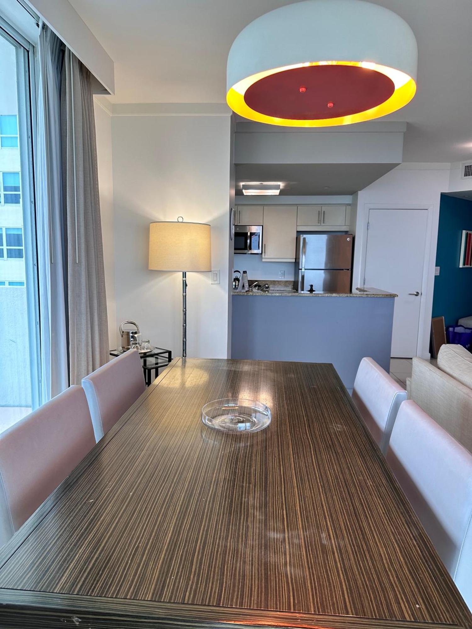 Breathtaking Direct Bay Views 2 Bedroom With Parking Appartamento